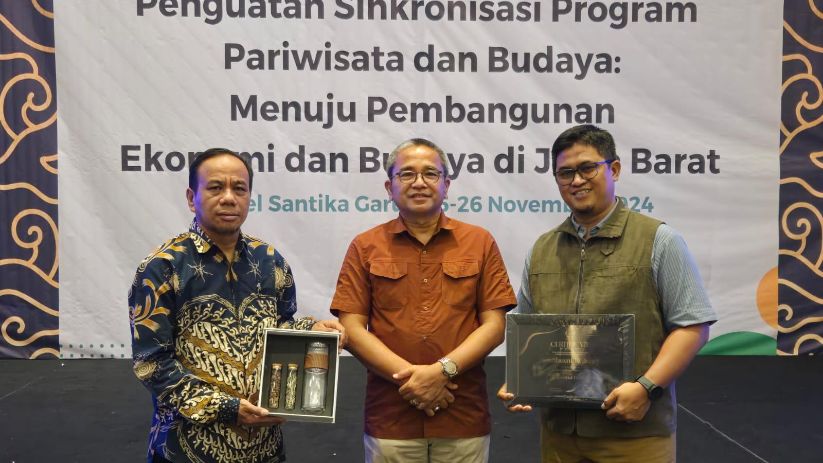 Kabupaten Sukabumi Raih Juara 3 di Smiling West Java Award 2024 ...